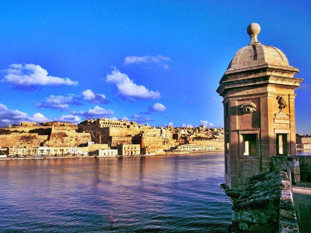 Cosy 1Br Penthouse With Terrace, Great Location Lägenhet Gzira Exteriör bild