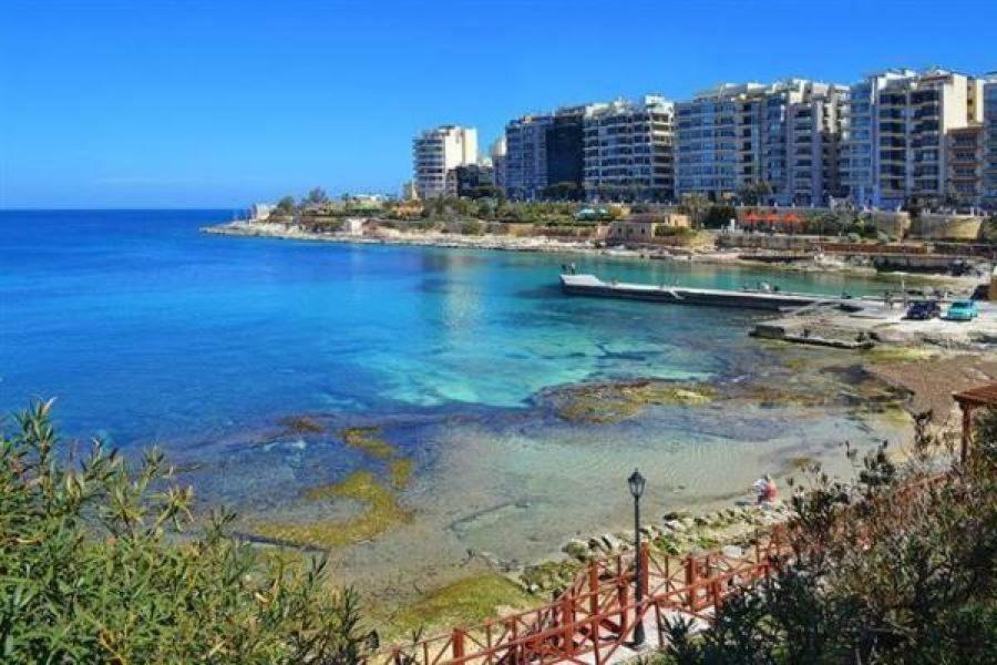 Cosy 1Br Penthouse With Terrace, Great Location Lägenhet Gzira Exteriör bild